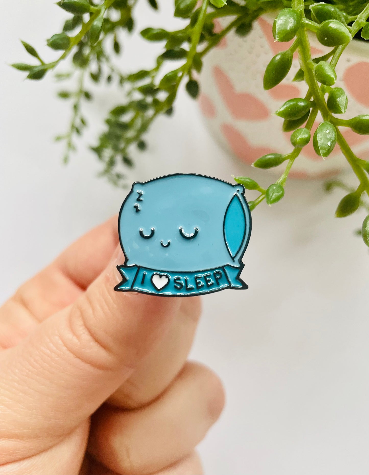 CLEARANCE MYSTERY ENAMEL PIN BUNDLE / 5 PINS FOR £12