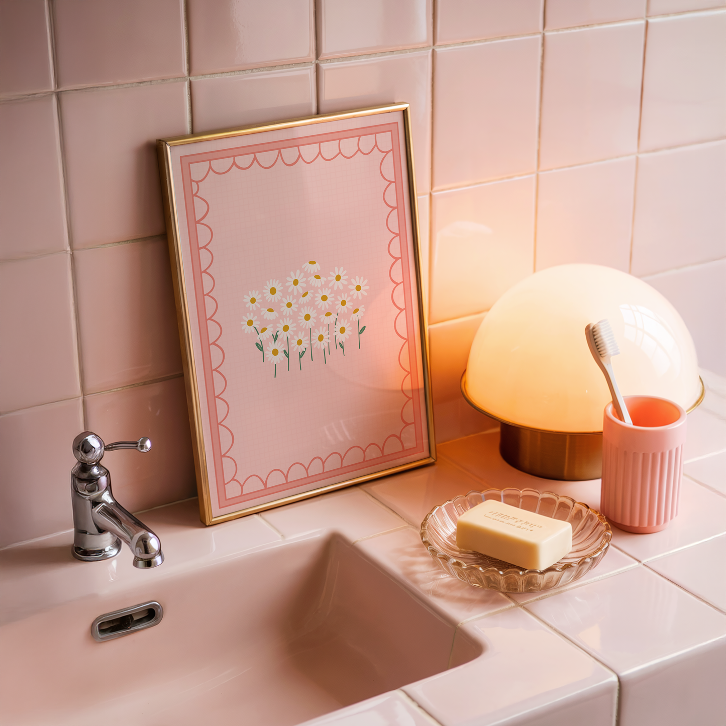 Daisy Print in Pink with Scalloped Border